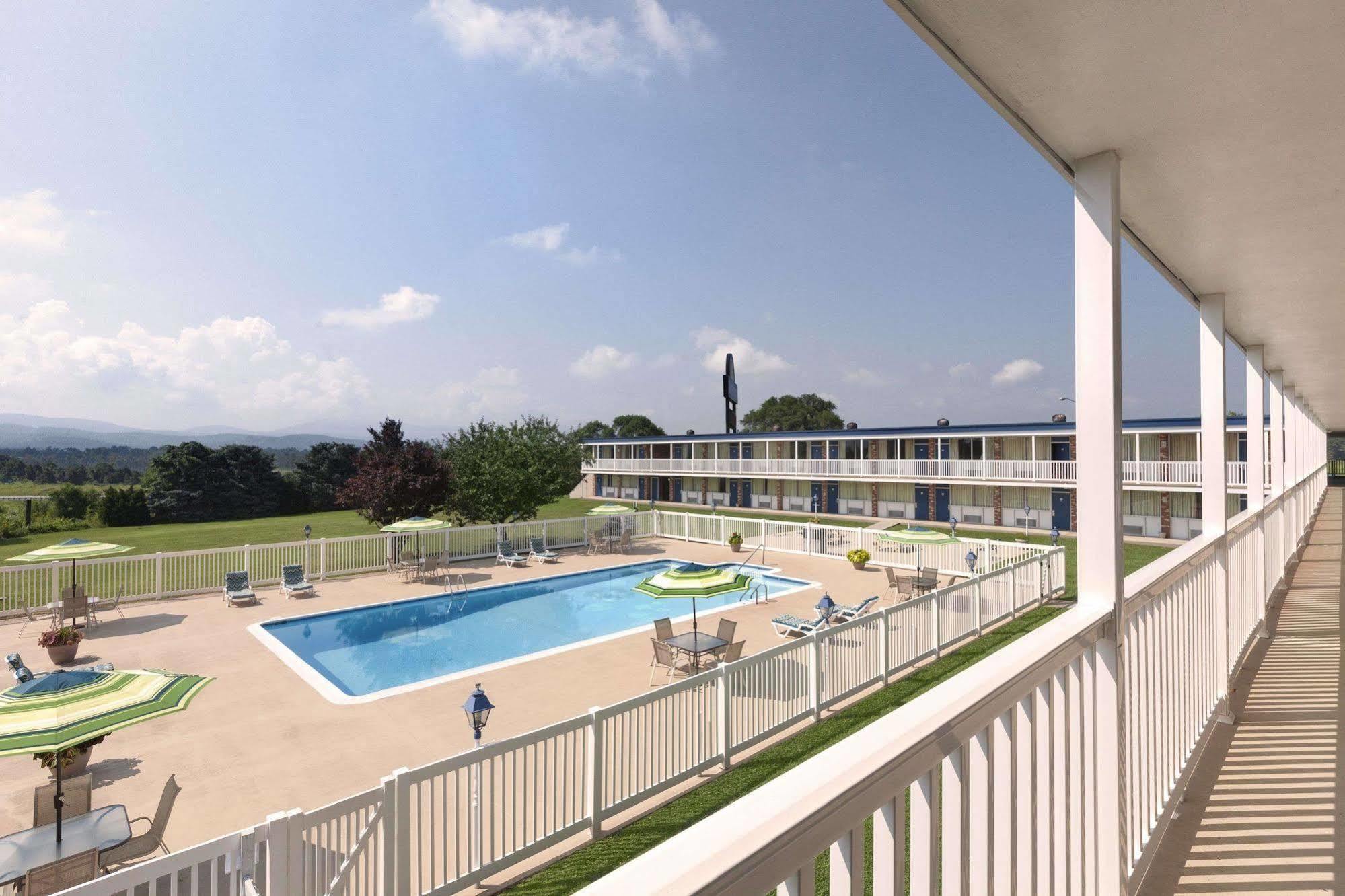 Days Inn By Wyndham Waynesboro Exterior photo
